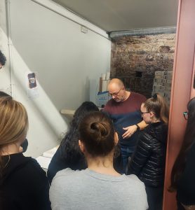 Visita d’alumnes de grau superior en Documentació i Administració Sanitària de l’Institut Joan Oró